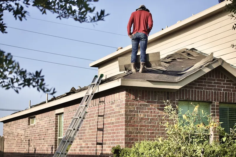 Professional roofer working on a residential roof in Apulia